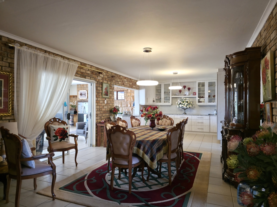 5 Bedroom Property for Sale in Wavecrest Eastern Cape